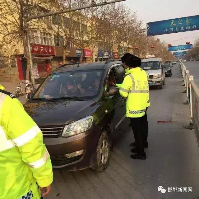 我市交警為營造安全、有序的道路交通環(huán)境，自2月26日0時起，啟動了106國道李茂堤警務(wù)站、107國道漳河警務(wù)站、309國道椿樹嶺警務(wù)站、213省道索堡警務(wù)站、212省道柳園警務(wù)站、青蘭高速邯鄲東口警務(wù)站、青蘭高速邯鄲西口警務(wù)站、京港澳高速邯鄲南口警務(wù)站、京港澳高速邯鄲北口警務(wù)站。